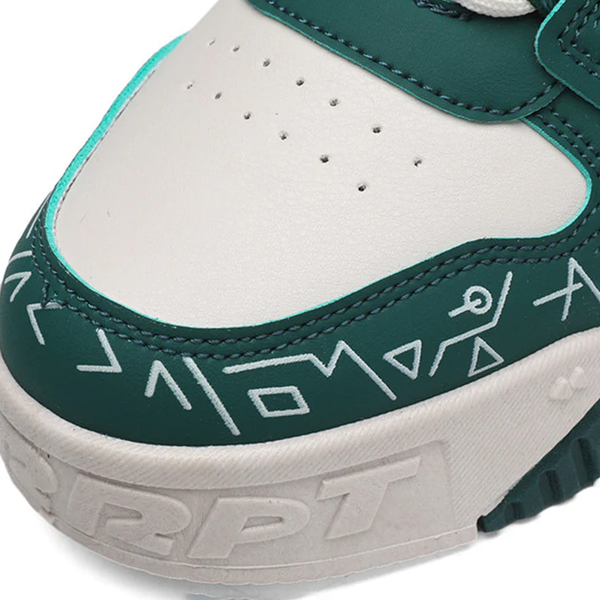 YM College CO1 Sneakers